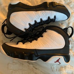 Jordan’s | Size: 5 Y